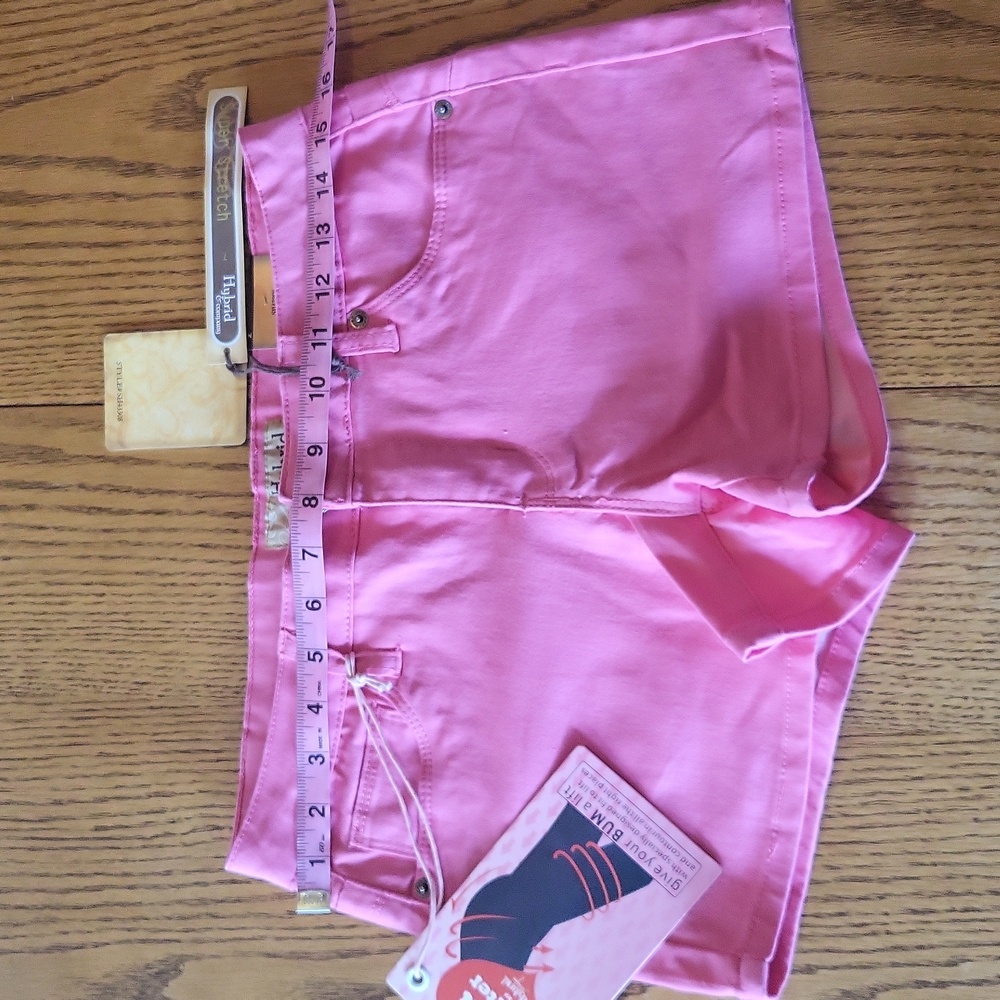 Hybrid & Company pink 5 pocket shorts